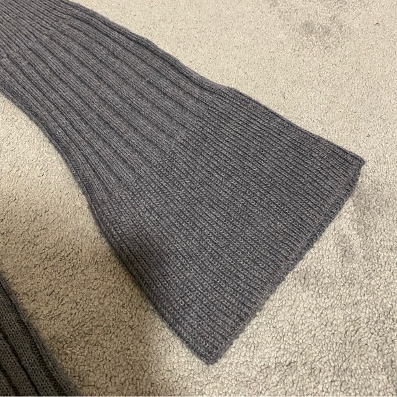 STEFANEL Wool V-Neck Ribbed Dress with Flared Sleeves & Hem - Picture 10 of 12